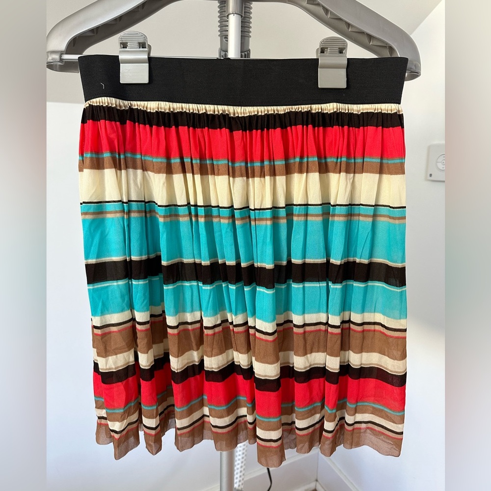 NWT Vince Camuto flowy mini skirt size M